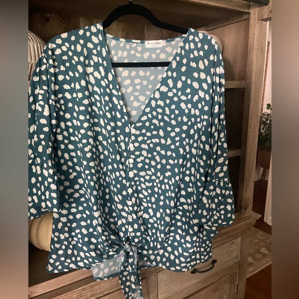 Kancystore bell sleeved blouse with tie front. Teal with white. Size large